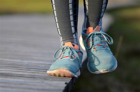 Women's Walking Shoes 